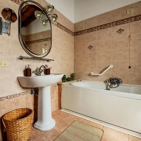 Ferienhaus Sambuca, Splendido Giardino Nel Chianti